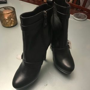 Vera Wang boots
